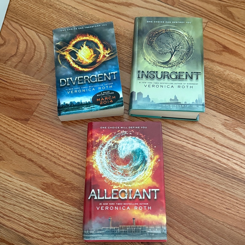 Divergent Series by Veronica Roth